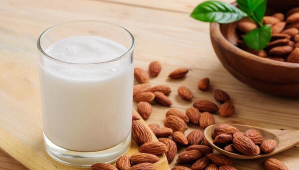 عکس از شیر پسته