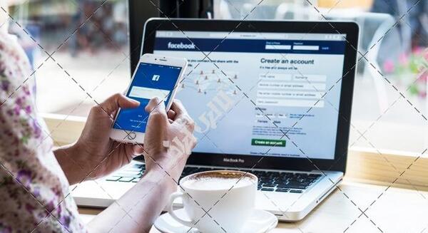 عکس لب برای صفحه گوشی