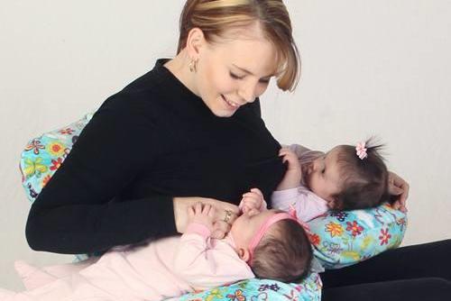 دوقلو عکس شیر مادر به بچه