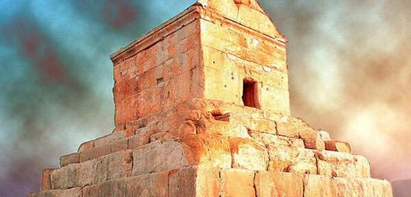 عکس شاه در مقبره کوروش