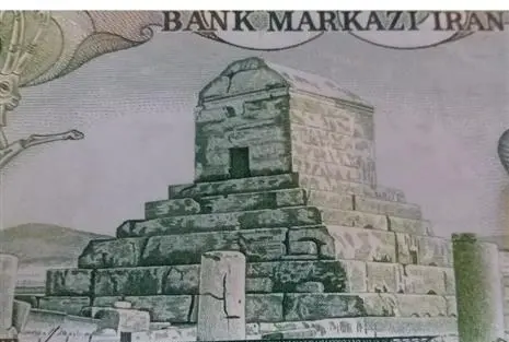 عکس شاه در مقبره کوروش