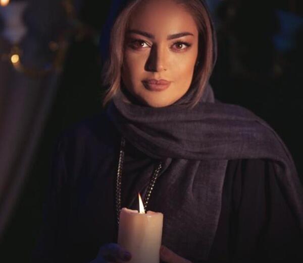 عکس شمع و دختر غمگین