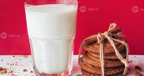 عکس شیر و لیوان