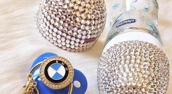 عکس شیشه شیر طلا