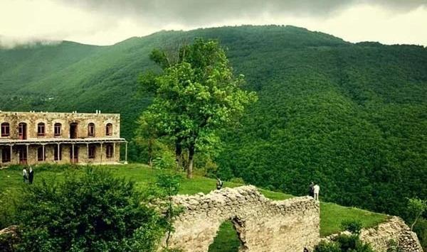 عکس قبرستان ایرانی در شب