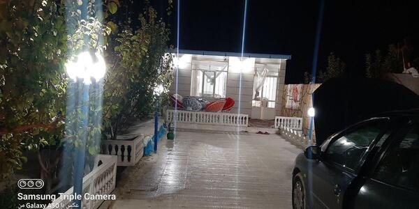عکس خانه باغ در شب