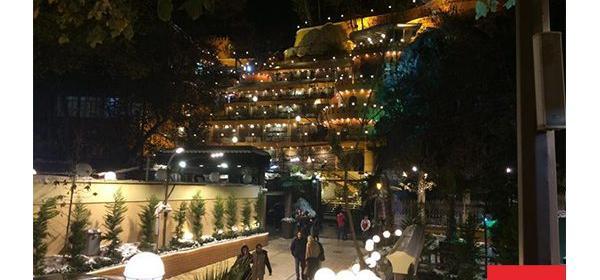 عکس خانه باغ در شب