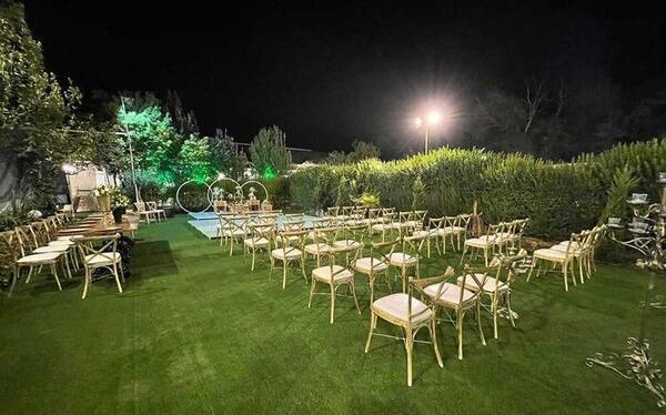 عکس خانه باغ در شب
