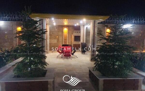 عکس خانه باغ در شب