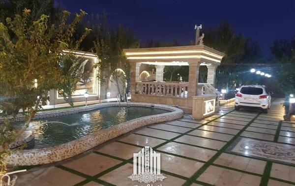عکس خانه باغ در شب