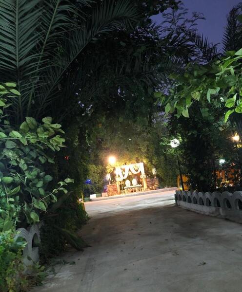 عکس خانه باغ در شب