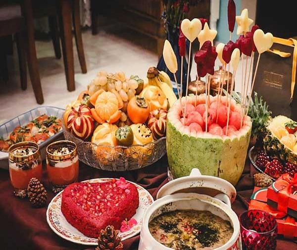 عکس سفره ی شب یلدا در مدرسه