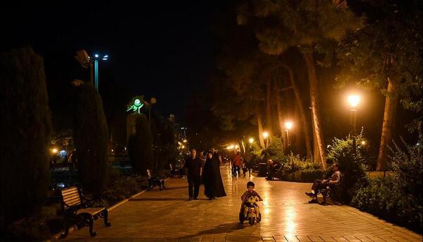 عکس از پارک در شب