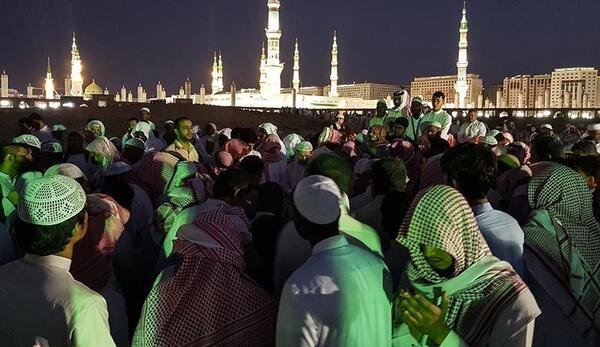 عکس قبرستان بقیع در شب