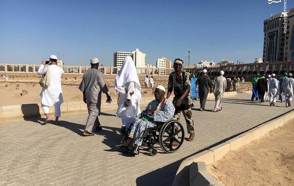 عکس قبرستان بقیع در شب