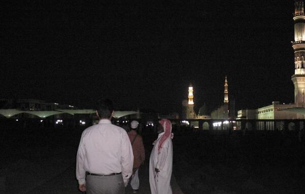 عکس قبرستان بقیع در شب