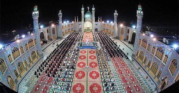 عکس از قبرستان در شب