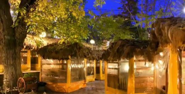 عکس رستوران شب چراغ مشهد