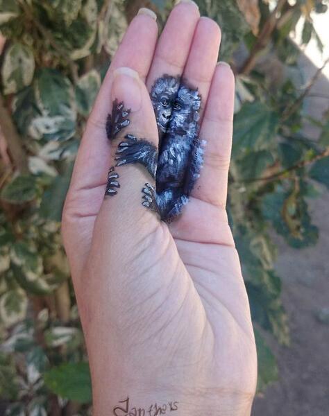 عکس سه بعدی روی دست