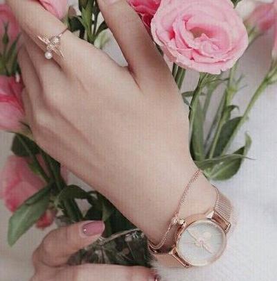 عکس دست دخترانه ساده برای پروفایل
