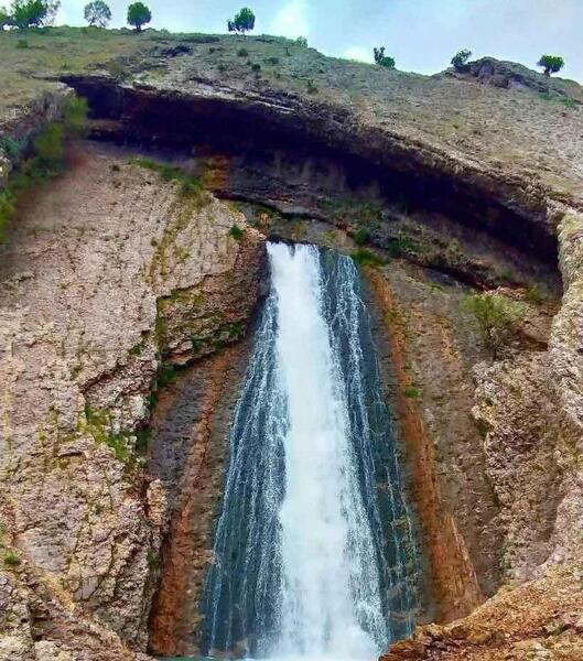 عکس آبشار ساده