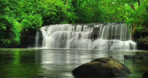 عکس آبشار ساده