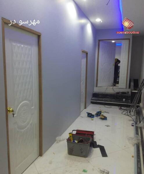 عکس درب سفید اتاق
