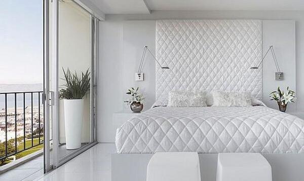 عکس در اتاق سفید