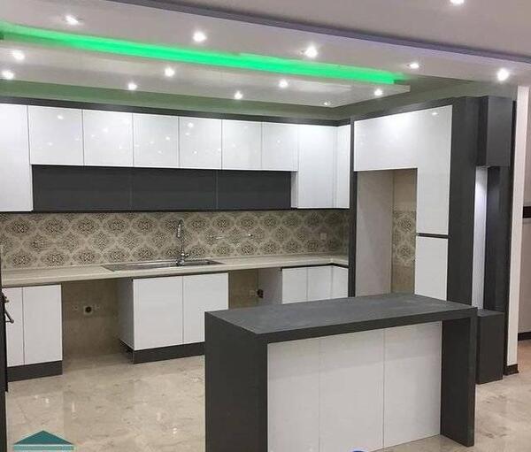 عکس کابینت آشپزخانه سفید طوسی