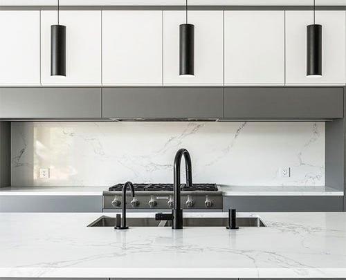 عکس کابینت آشپزخانه سفید طوسی