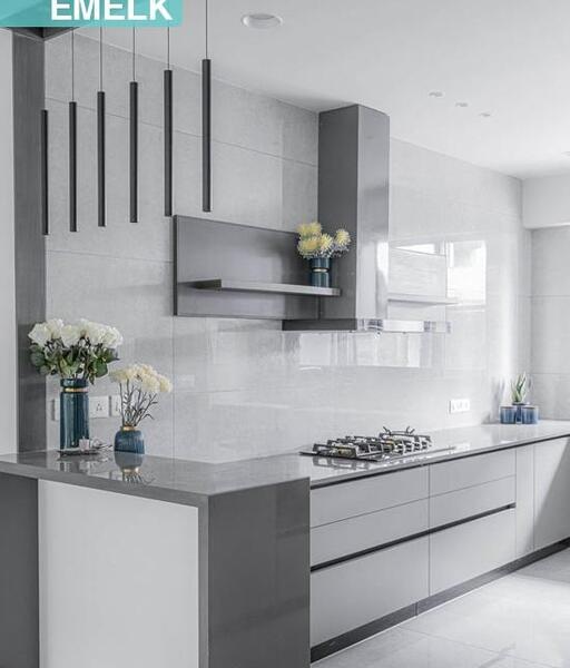 عکس کابینت آشپزخانه سفید و طوسی