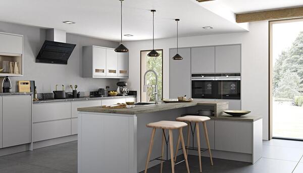 عکس کابینت آشپزخانه سفید و طوسی