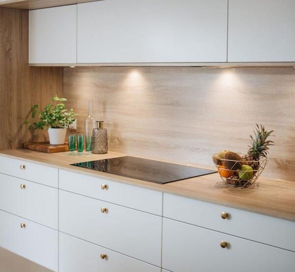 عکس کابینت آشپزخانه سفید قهوه ای