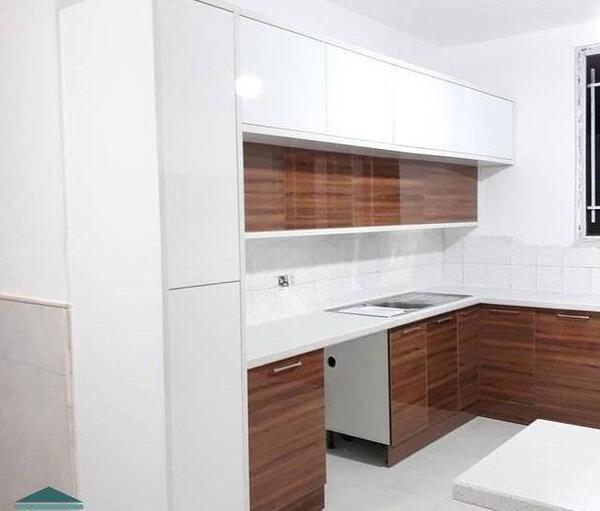 عکس کابینت آشپزخانه سفید قهوه ای