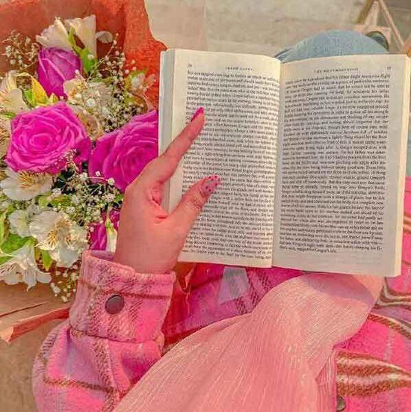 عکس پروفایل دخترانه سفید صورتی