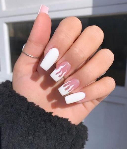 عکس ناخن سفید طرح دار