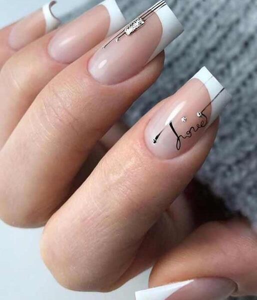 عکس ناخن سفید طرح دار