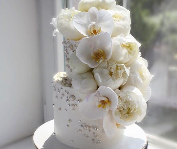عکس کیک سفید طلایی
