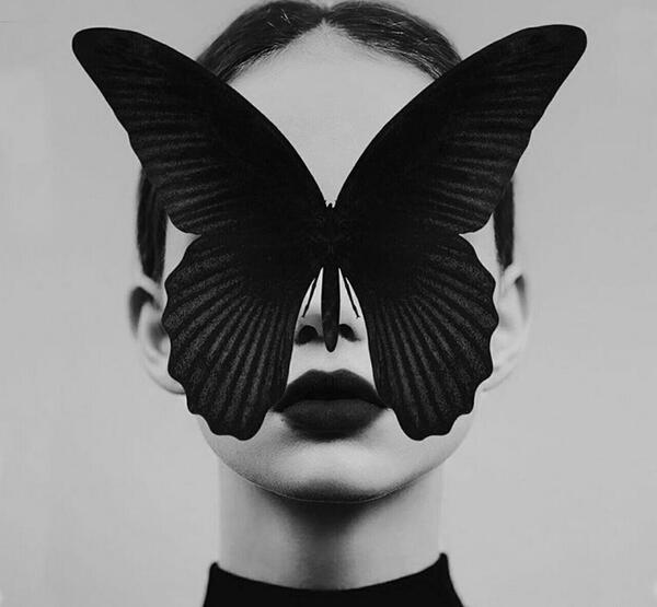 عکس سیاه سفید فرشته