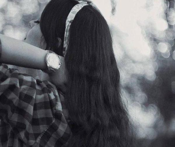 عکس نوشته سیاه سفید دختر تنها