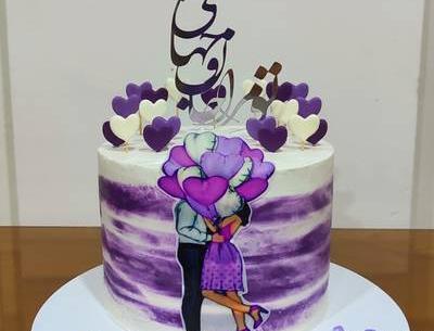 عکس کیک سفید و بنفش