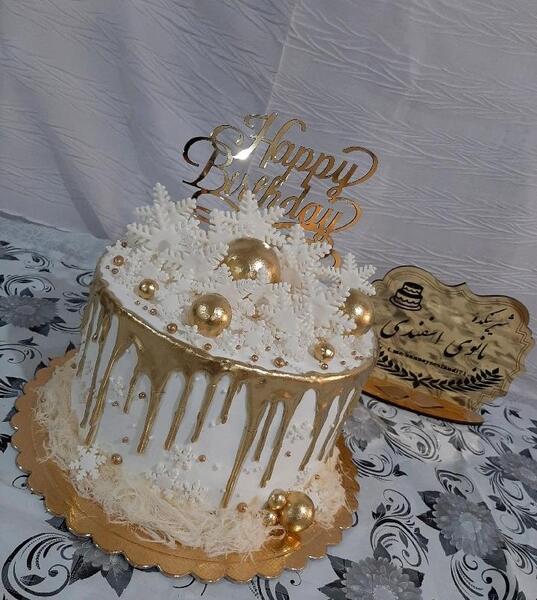 عکس کیک سفید و طلایی