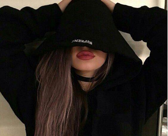 عکس دختر با هودی سفید