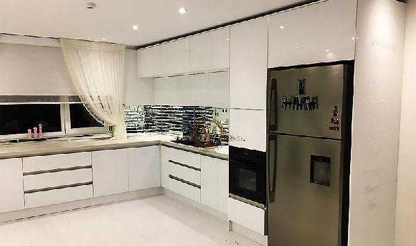 عکس کابینت های گلاس سفید مشکی