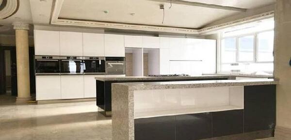 عکس کابینت های گلاس سفید و مشکی