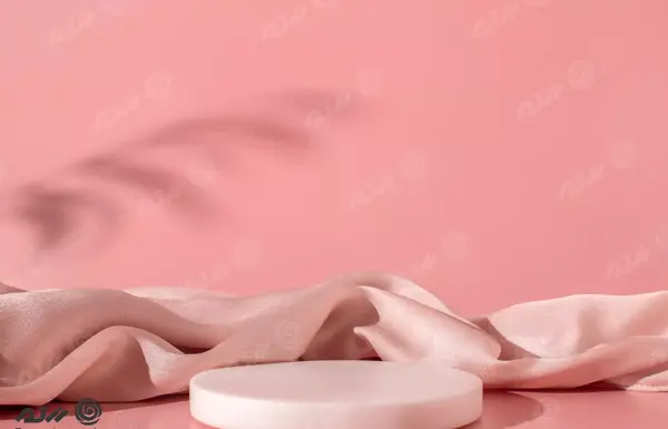 عکس پس زمینه سفید و صورتی