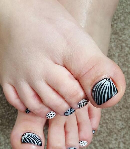 عکس لاک سفید پا