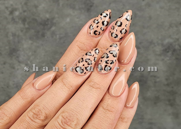 عکس ژلیش ناخن پا سفید