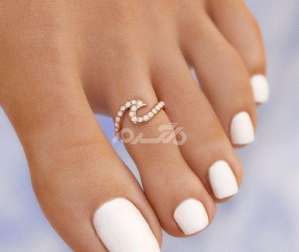 عکس ژلیش ناخن پا سفید