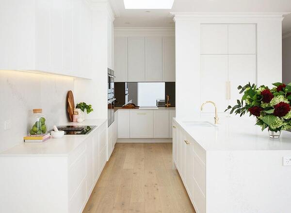 عکس کابینت های گلاس سفید اکلیلی